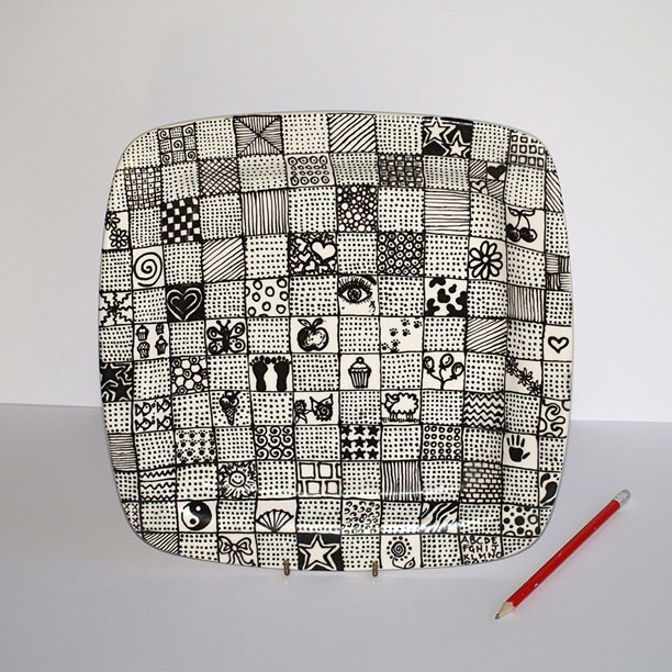 Black and white pattern ceramic plate