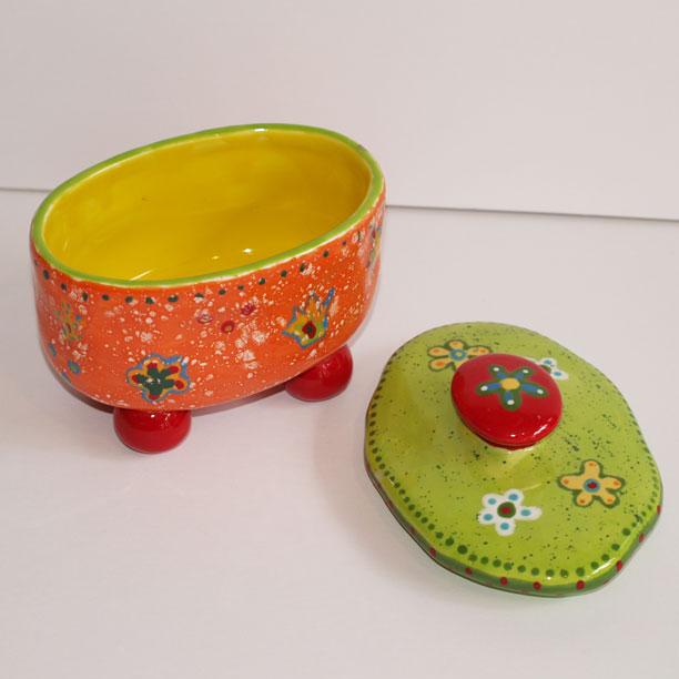 Speckled flower decorated pot